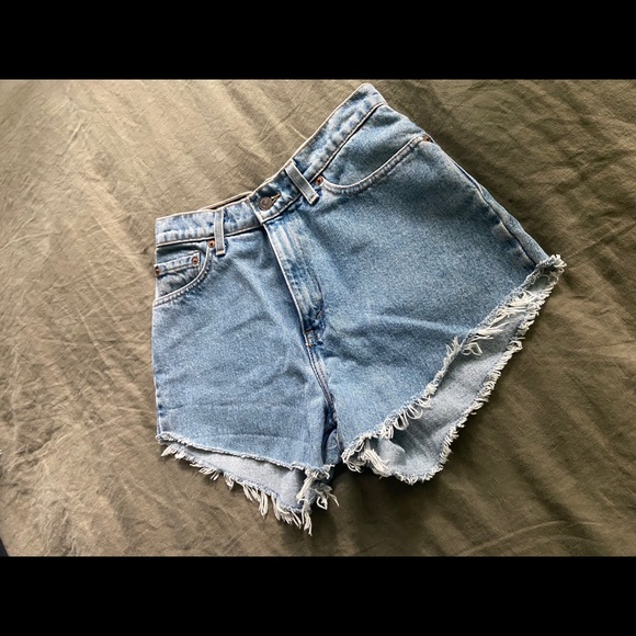 Vintage Levi’s 512 cut off shorts - Picture 3 of 6